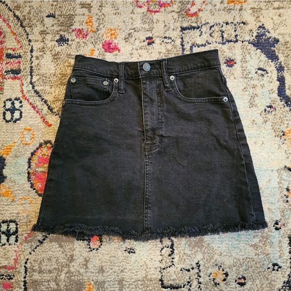 Madewell black denim skirt sz 24 and 15.25" from top to bottom - Picture 1 of 3